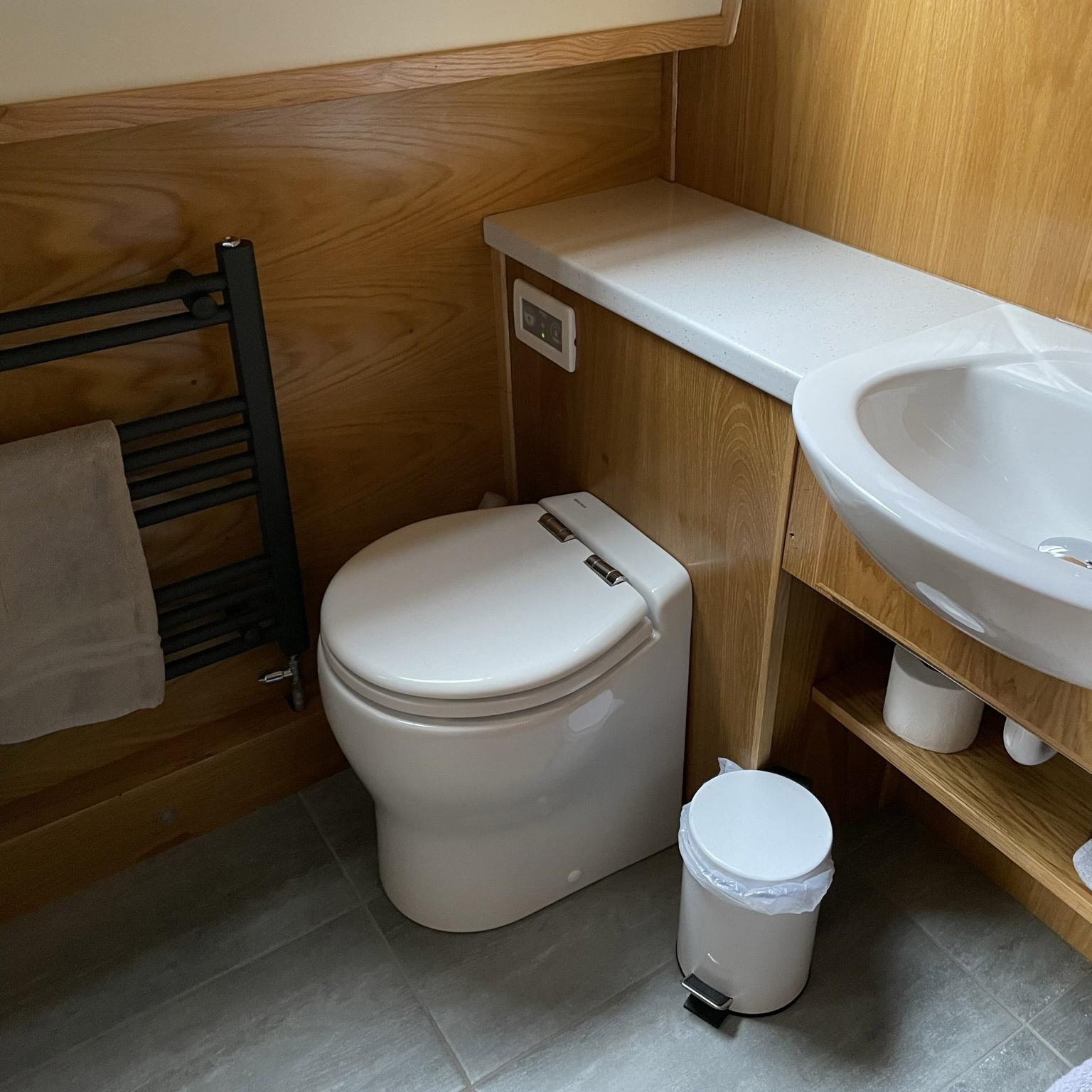 interior bathroom narrowboat