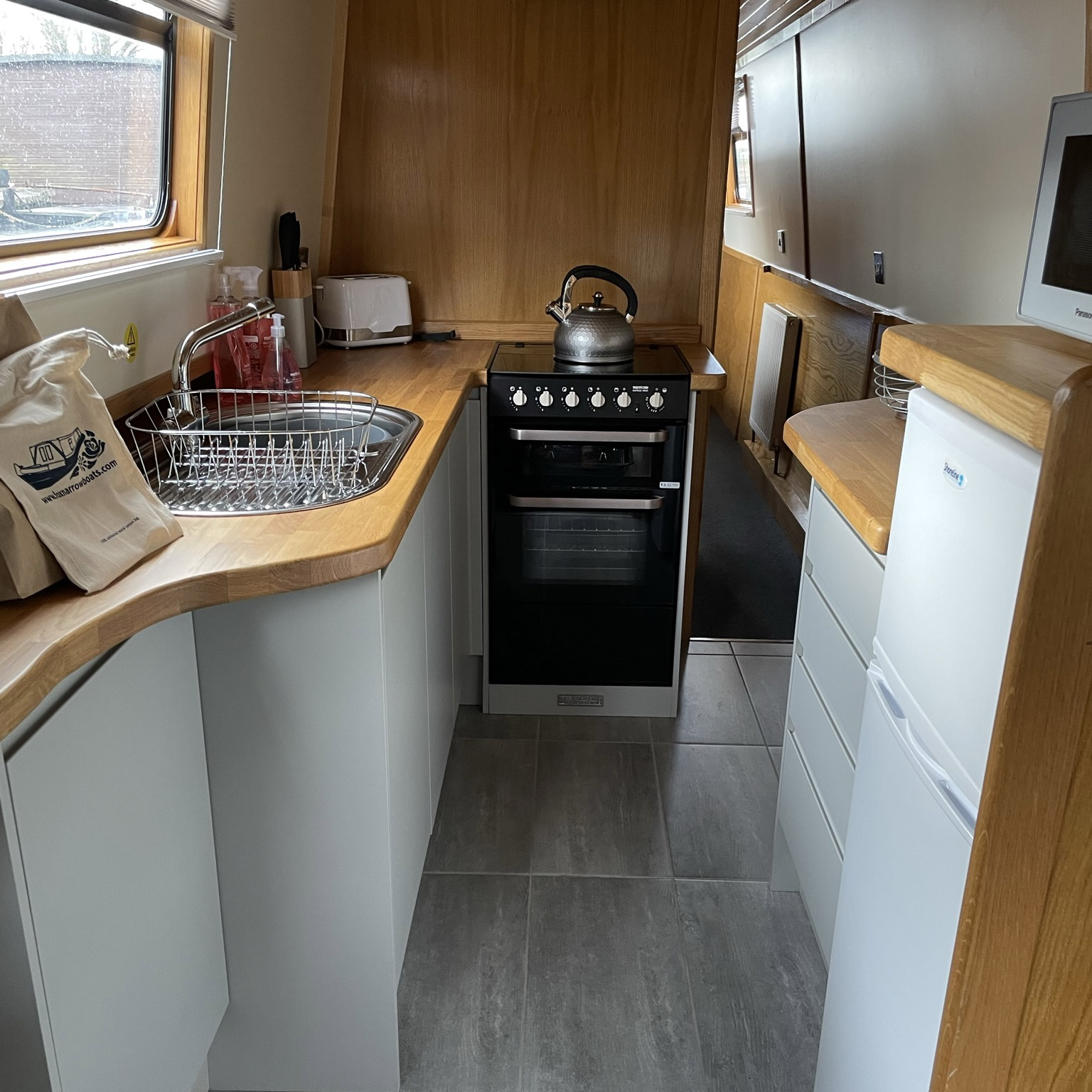 interior galley kitchen narrowboat